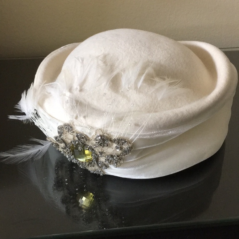 Go out to town in this luxurious hat